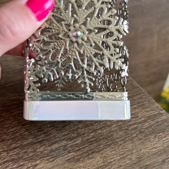 Snowflake Soap Holder - Picture 3 of 4